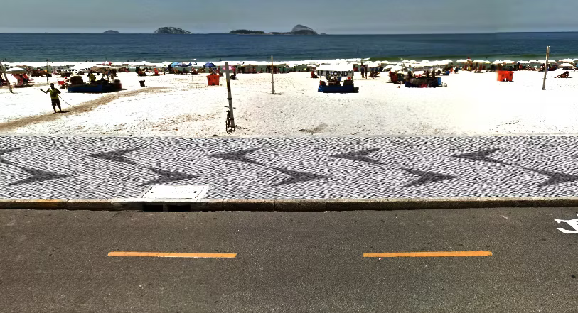 Praia de Ipanema e calçada portuguesa